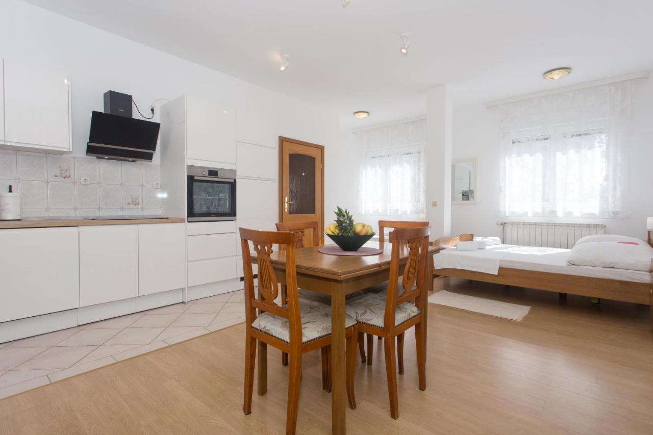 Apartments Villa Japeri Kaštela Zimmer foto