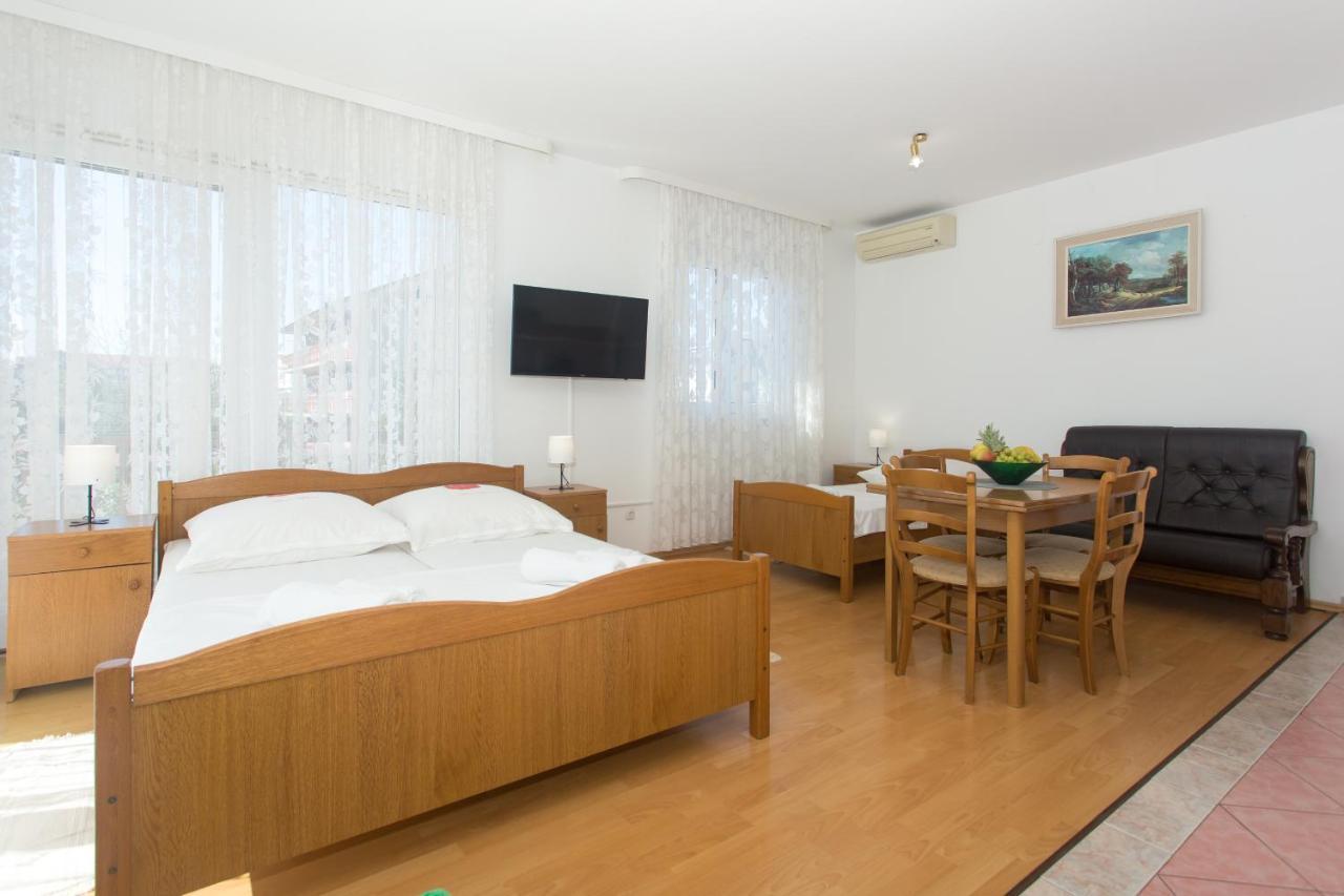 Apartments Villa Japeri Kaštela Zimmer foto