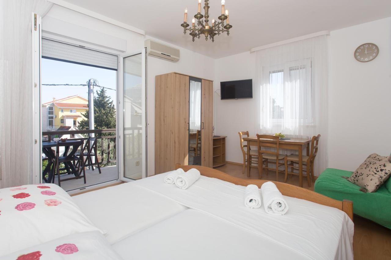 Apartments Villa Japeri Kaštela Zimmer foto